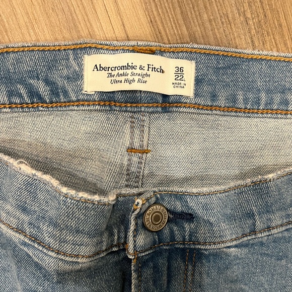 Abercrombie and Fitch high rise jeans - Picture 5 of 5